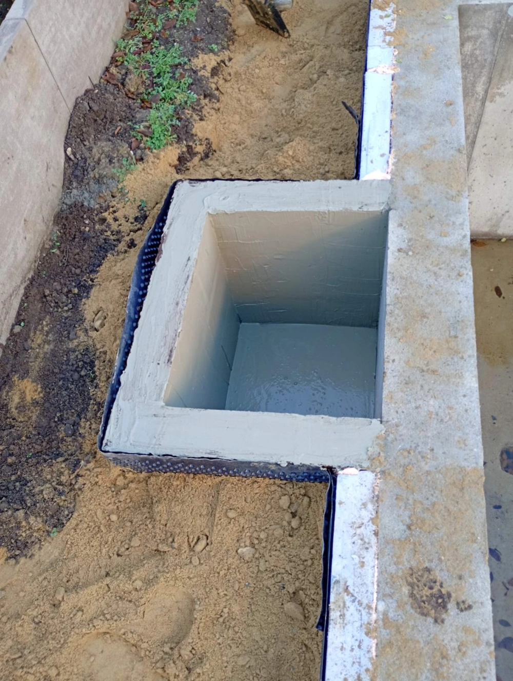 Wykonanie izolacji fundamentów z aplikacją hydroizolacji na ścianach fundamentowych i podłożu